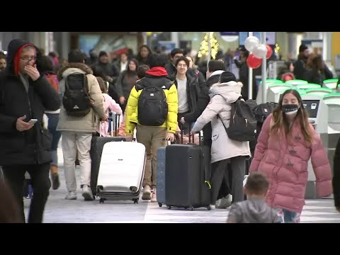 Hundreds of flights canceled at O'Hare, Midway