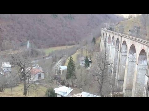 JAZZ IN TRANSITO SUL VIADOTTO RIVOIRA : VERNANTE (CN) 10 - 1 - 2016.