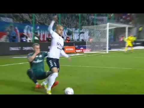 Augustyniak traci zęby (to piłka nożna czy FAME MMA?)