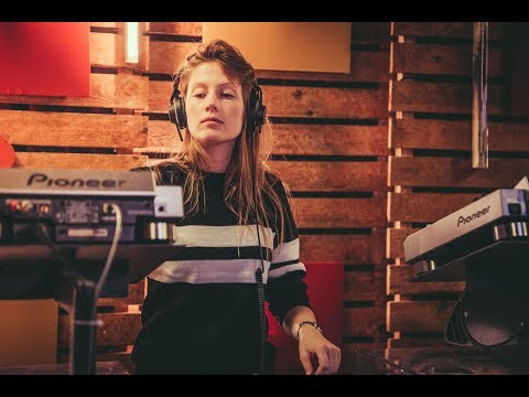 Charlotte de Witte - live bij Studio Brussel