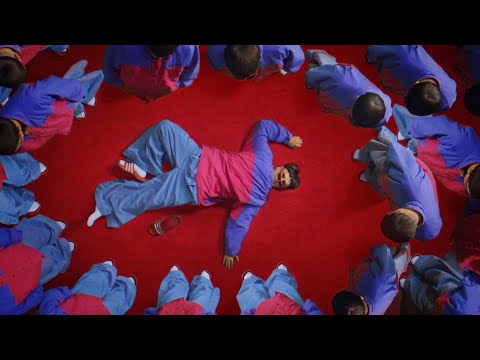 , title : 'Oliver Tree - Life Goes On [Music Video]'