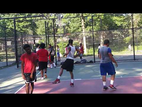 La jugada mas mala en la historia del basketball......en el bronx