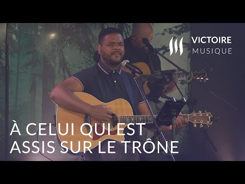 À celui qui est assis sur le trône | Gwen Dressaire | Victoire Musique LIVE