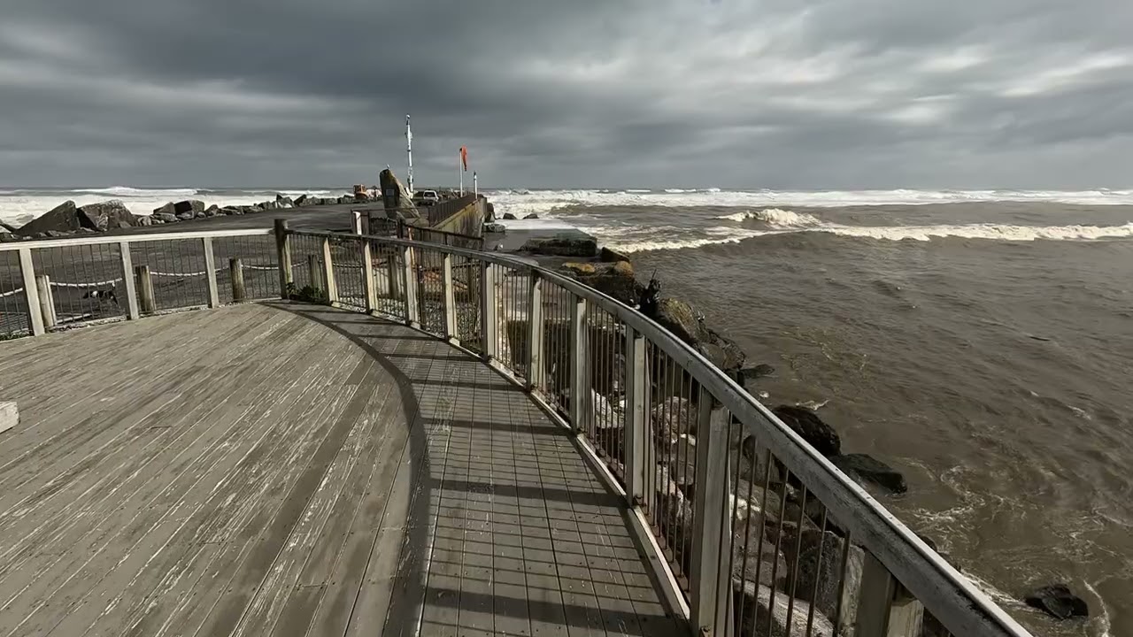 Enjoy captivating ocean views from Greymouth Breakwater