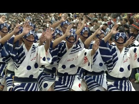 Awa Odori-Festival in Japan mit nächtlichen So-Odori-Aufführungen