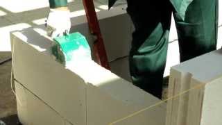 Montaż prefabrykowanych belek nadprożowych - materiał video / zdjęcie nr: 2