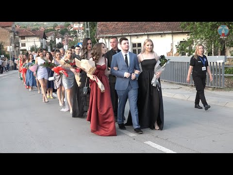 Maturanti gimnazije u Dimitrovgradu: Defile mladosti i lepote