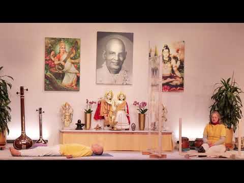 Yogastunde "Umkehrstellungen" mit Darshini - Yoga Vidya Ashram Live - 16:15 Uhr 31.01.2022