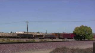 preview picture of video 'Mojave Narrows - Westbound BNSF Manifest Train'