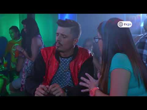 ¡Nataly se sorprende al salir con Jair y ver a su grupo favorito! - Ojitos hechiceros 15/03/2018