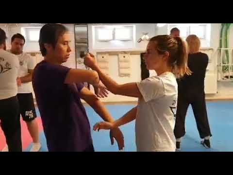 括Gwaad手Sau (Swipe hand outward and down)