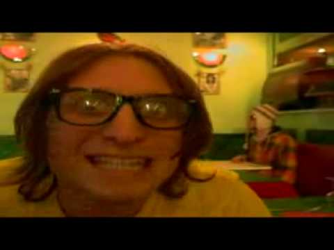 Simone Elle Est Bonne Feat McFly - Supreme St Valentin ( Paroles )