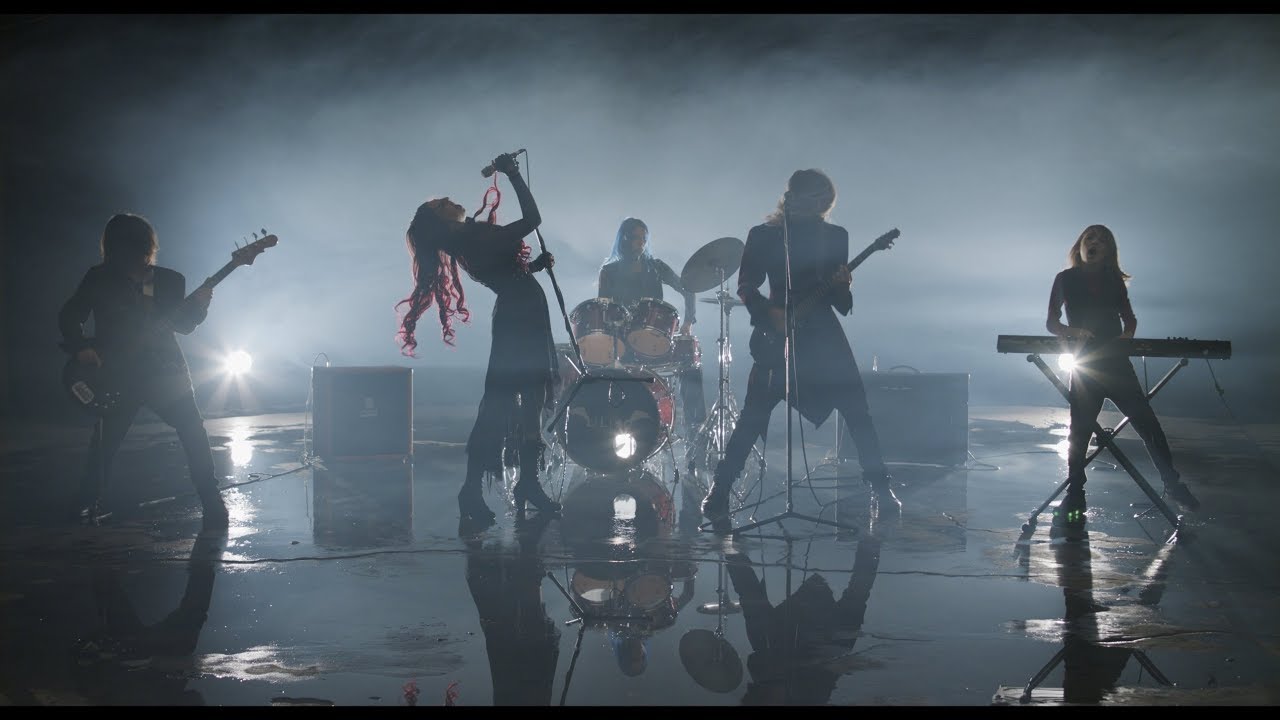 Liliac — Dancing in the Dark