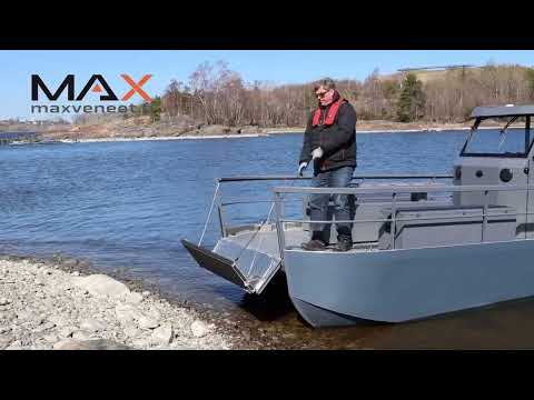 MAX 68 veneen keularamppi askelmalla. Tästä ei veneellä rantautuminen enää helpommaksi muutu.