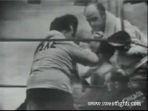 Sugar Ray Robinson knocks out Jake LaMotta II ...  St Valentines Day Massacre!!!
