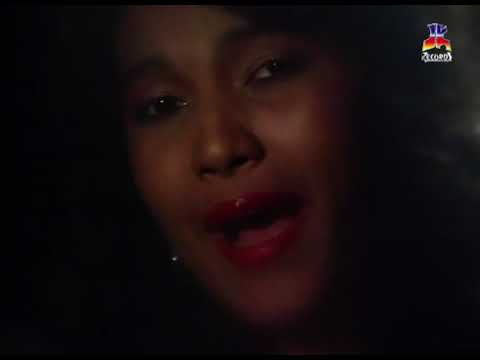 Mega Selvia, Nindy Ellesse, Trio Ceriwis - Ketika Cinta Hadir Di Sini (Official Music Video)