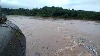 preview picture of video 'Rain in the Kerala  water in the road ||flood in'