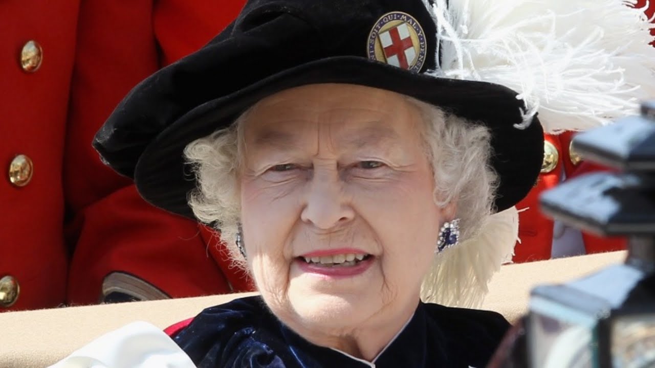 The Most Luxurious Outfits Queen Elizabeth Has Ever Worn