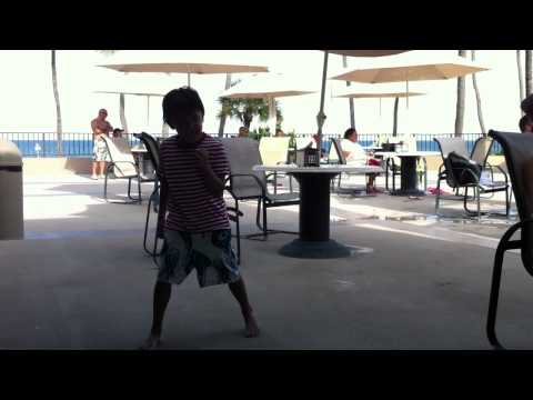 Kid dancing to Michael Jackson - Billie Jean