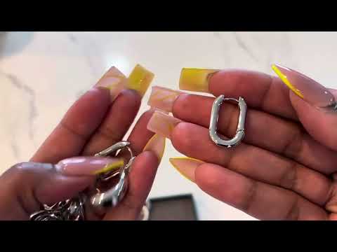 Chunky to Huggie: Hoop Styles for Every Mood 💛