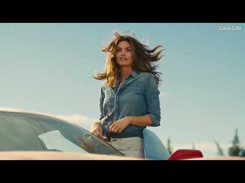 Cindy Crawford reprises her famous Pepsi ad for 2018 Super Bowl