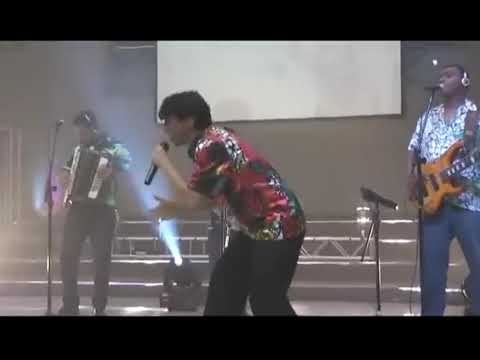 Xote Santo Batismo no Ônibus(vale a pena ver de novo.