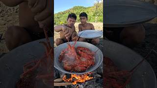 Download lagu Seafood Mukbang Fishermen Eating Boiled Lobster on the Shore! 🦞🔥 mp3