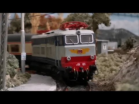 E656 con IC 732 "Archimede" Siracusa-Roma - 2000 [Fermodellismo scala H0]