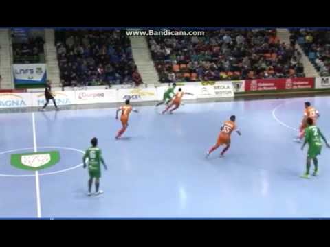 control con finta Álvaro Quevedo