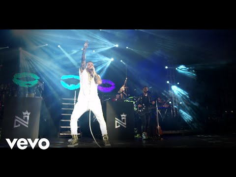 Video thumbnail for Romance (En Vivo)