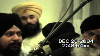 preview picture of video 'Bhai Harpreet Singh Jee (Toronto) - New Jersey Samagam Glen Rock NJ 25 December 2004 - Part 1'