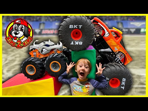2022 RC Monster Trucks - Monster Jam vs. Hot Wheels (Rhinomite, Mega El Toro Loco, Megalodon Storm)