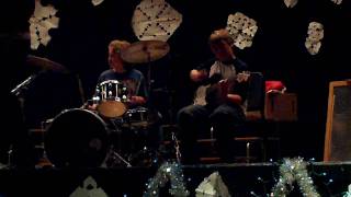 Cole Playing Journey&#39;s Don&#39;t Stop Believin&#39;