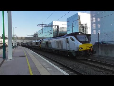 Chiltern 68015 thunders through Milton Keynes Central with a DRS loco convoy 20/09/21