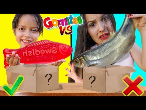 Comida de Goma Vs Comida Real | Reto mama con bebe Adri