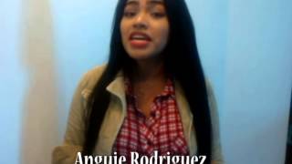 Angie Rodriguez Saludando a Alas