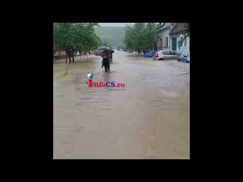 Satul Naidăș inundat de  râul Nera și apa de pe versanti