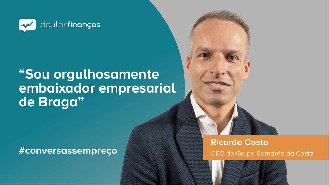 Imagem de um smartphone onde se vê o programa Conversas sem Preço com a entrevista a Ricardo Costa, CEO do Grupo Bernardo da Costa