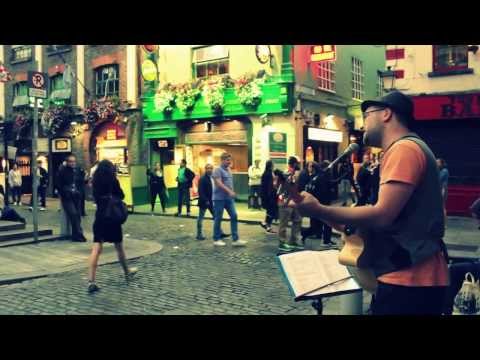 One (U2 cover) - Simon Carrière solo acoustic live in Temple Bar, Dublin - 09 2013