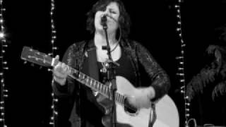 Anika Moa \ 2 @ Auckland Museum 070110