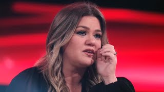 The Voice: Kelly Clarkson TEARS UP Over Contestant&#39;s Performance of Her Own Song