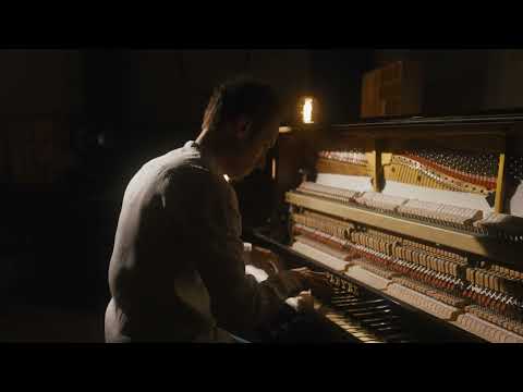 FADING AND BECOMING - VIVIAN ROOST (OFFICIAL CLIP)