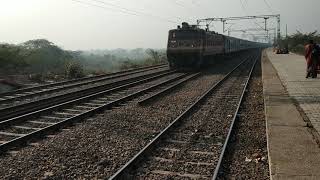 preview picture of video '12542 - Mumbai LTT - Gorakhpur Sant Kabir Dham SF Express मुंबई लोकमान्य टिळक टर्मिनस - गोरखपूर'