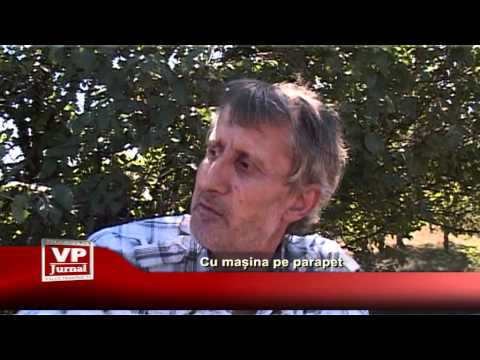 Cu mașina pe parapet