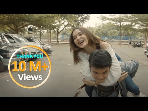 Tri Suaka Aku Rela Official Lyric
