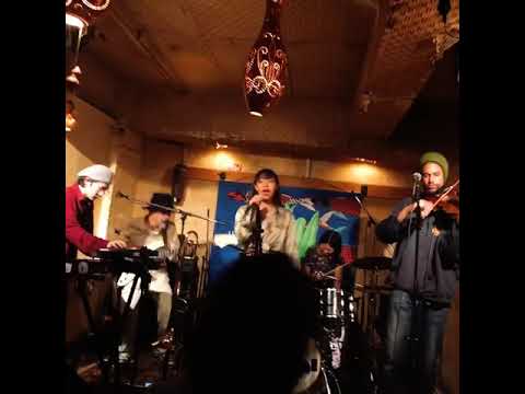 Alcamone .「Sunny side walk」