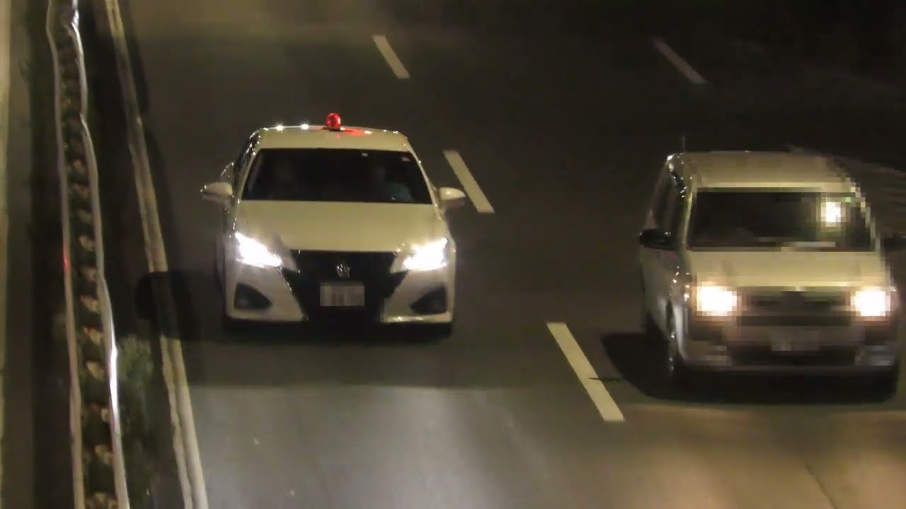 【警察】スピード108 夜の幹線道路を快走するバイクを捕える白い覆面パトカー