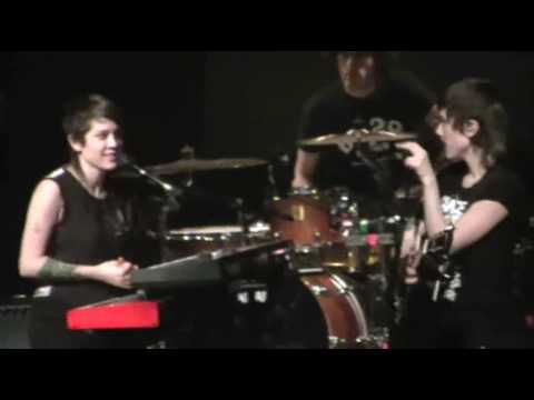 Tegan And Sara Sydney Concert 2007 (12 of 21) Knife Going In