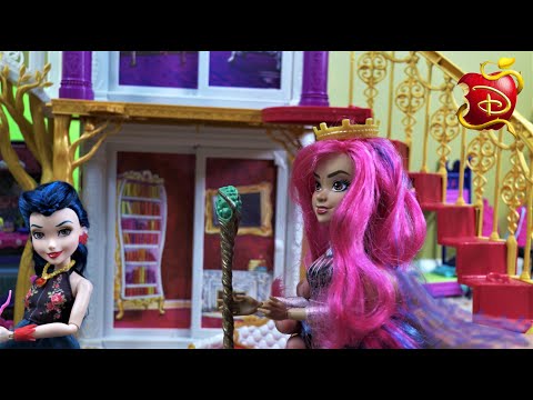 School Day Morning Routine Story: Descendents Mal, Evie, and Audrey Getting Ready for School