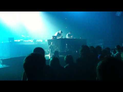 Beat Torrent - Spoiled Rich Bitches (Waxdolls) Live @ Zenith Sud Montpellier 05/11/2011